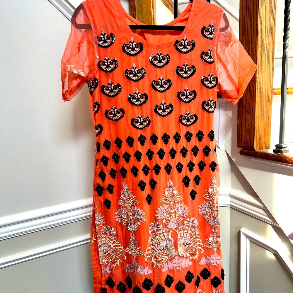Threads and motifs Small tunic embroidery shirt